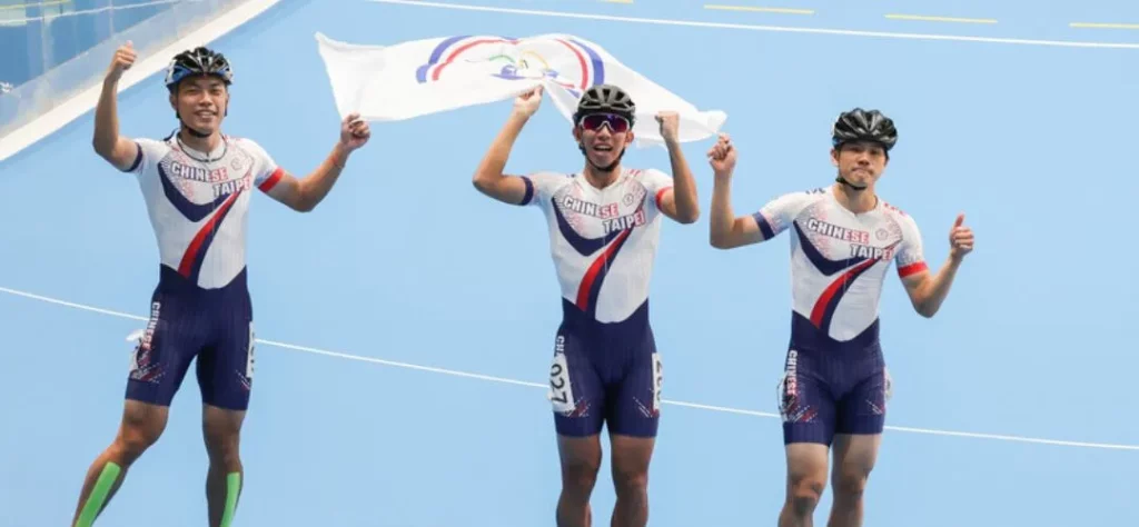 黃玉霖、趙祖政、陳彥成拿下杭州亞運滑輪溜冰男子3千公尺接力賽金牌／圖片來源：中央廣播電臺