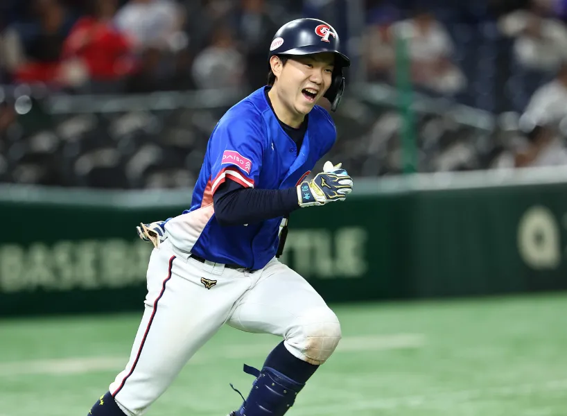 中華隊vs美國隊｜江坤宇在滿壘時擊出三壘打，幫助中華隊大幅領先