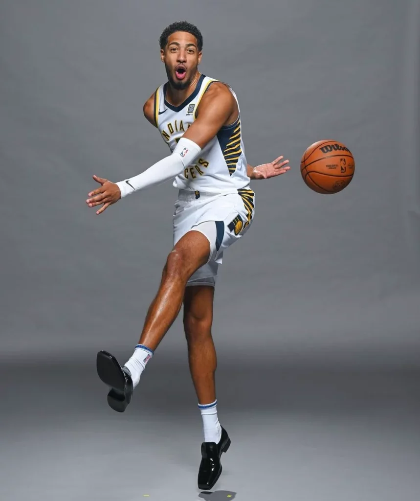 哈利伯頓 Tyrese Haliburton 關鍵追平，讓溜馬再次驚天逆轉。