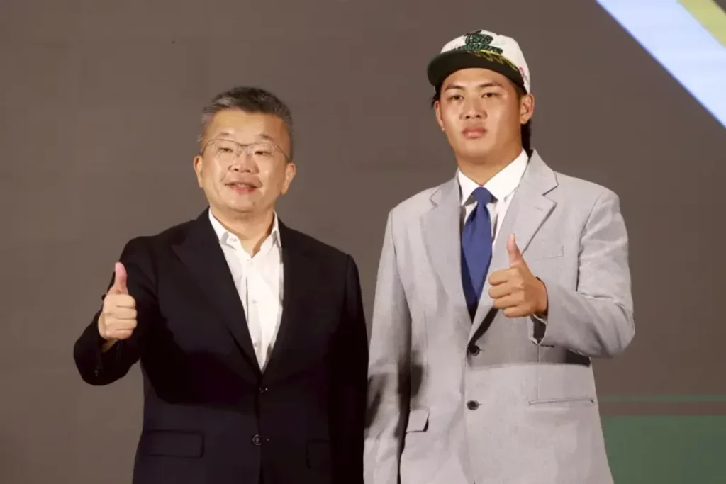 台鋼雄鷹選進韋宏亮成為 2025 中職選秀狀元，補足投手戰力