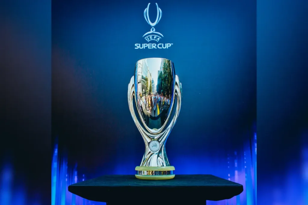 歐洲超級盃由歐霸盃、歐冠盃冠軍隊伍於五大聯賽開季前舉辦的冠軍錦標賽。