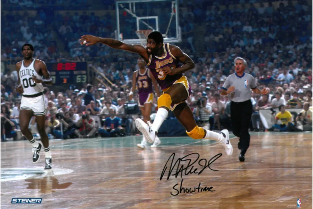 湖人早期當家球星 Magic Johnson 擁有規格外的控衛身材，推進快攻也難以防守