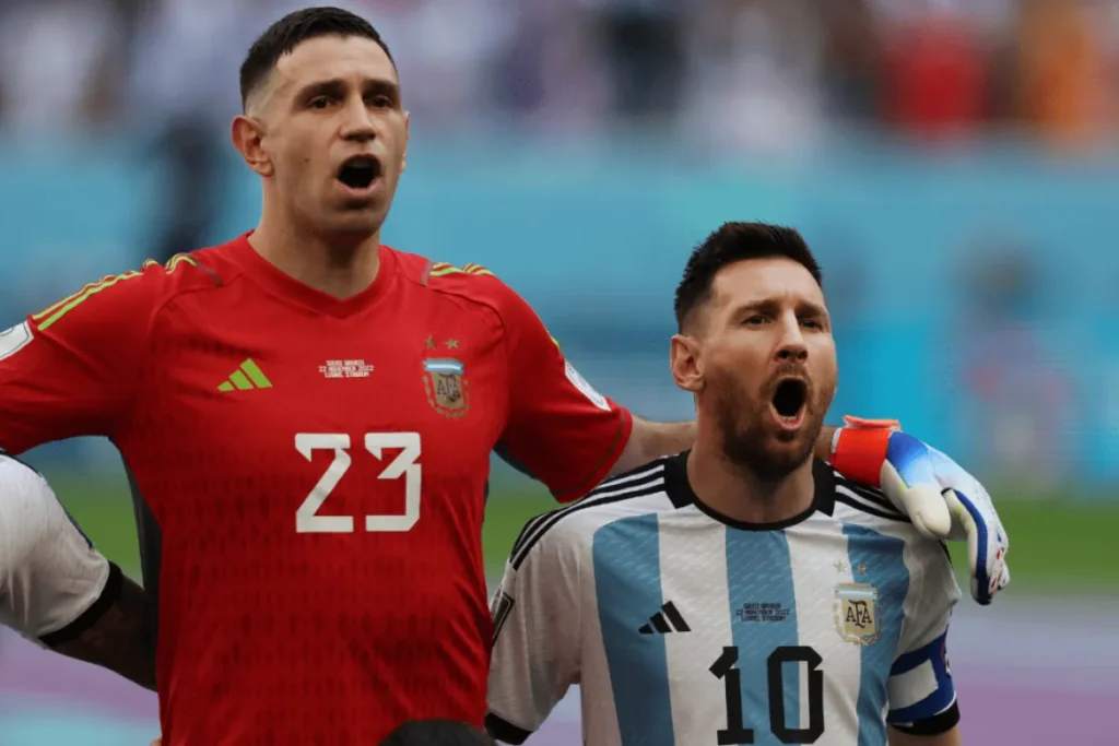 梅西從小身高就不高，但反而成就他高速盤球過人